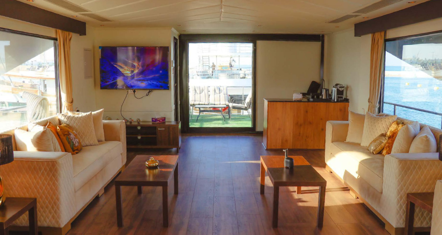 House Boat The Pearl - Waves