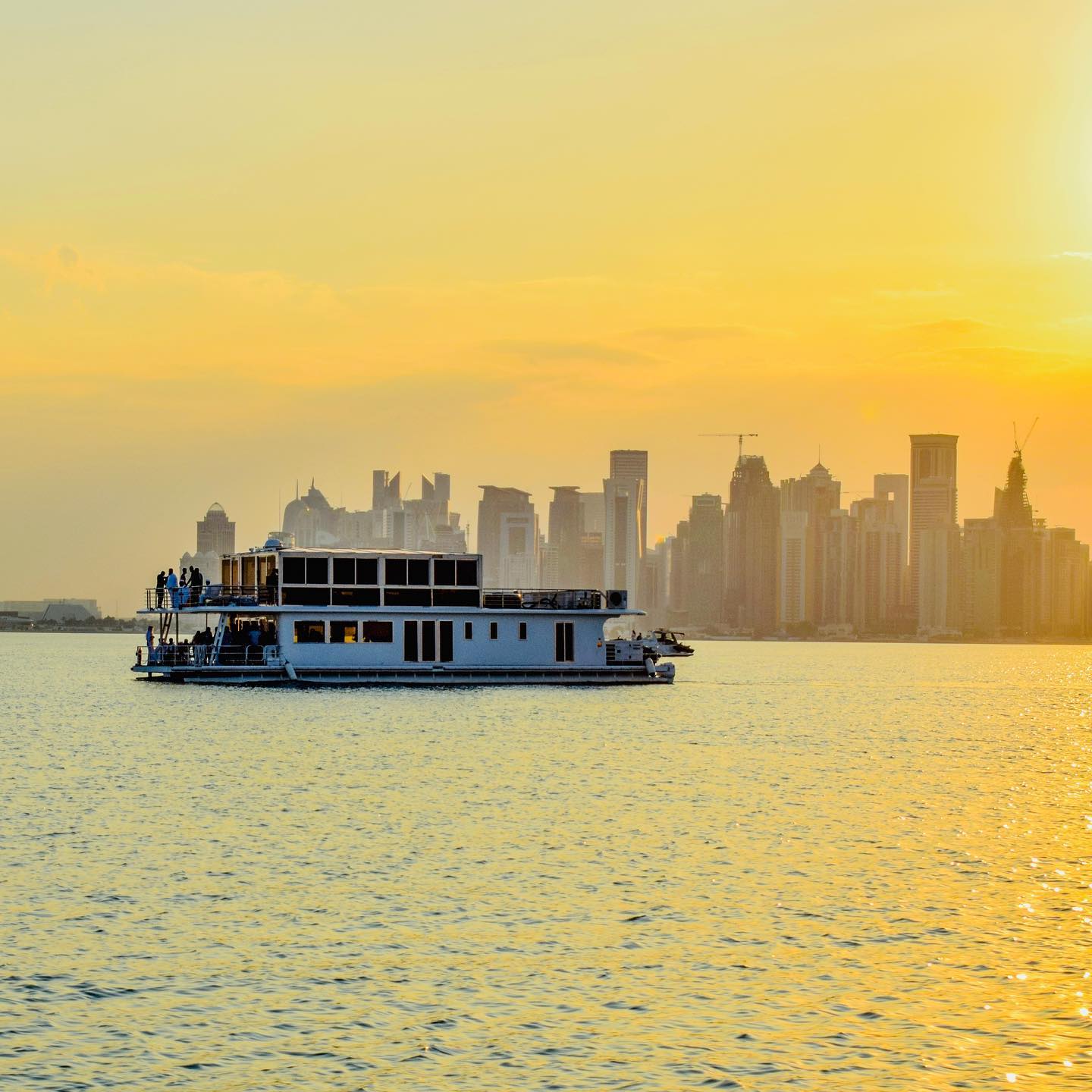 Luxury Houseboat Cruise (Up to 30 people) Luxury Houseboat Cruise (Up to 30 people)